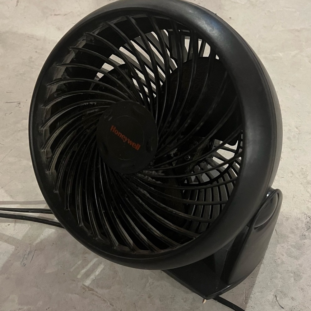 Honeywell Turboforce 11 Inch Fan for Table or Floor Fan Cooling Air